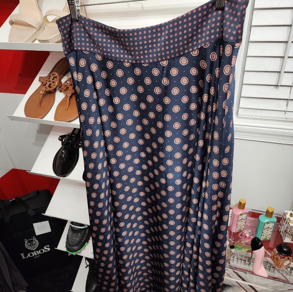 Skirt - Picture 3 of 4